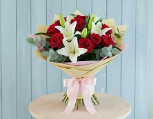 Букет цветов из:  Лилии и Розы в Камешково