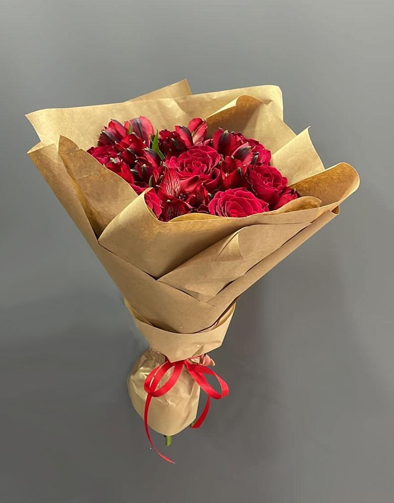 Букет цветов из: Альстромерии и Розы в Камешково