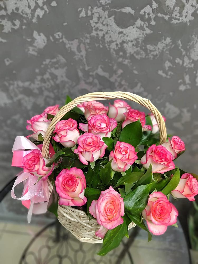 Цветочная композиция из Розы в корзине в Камешково