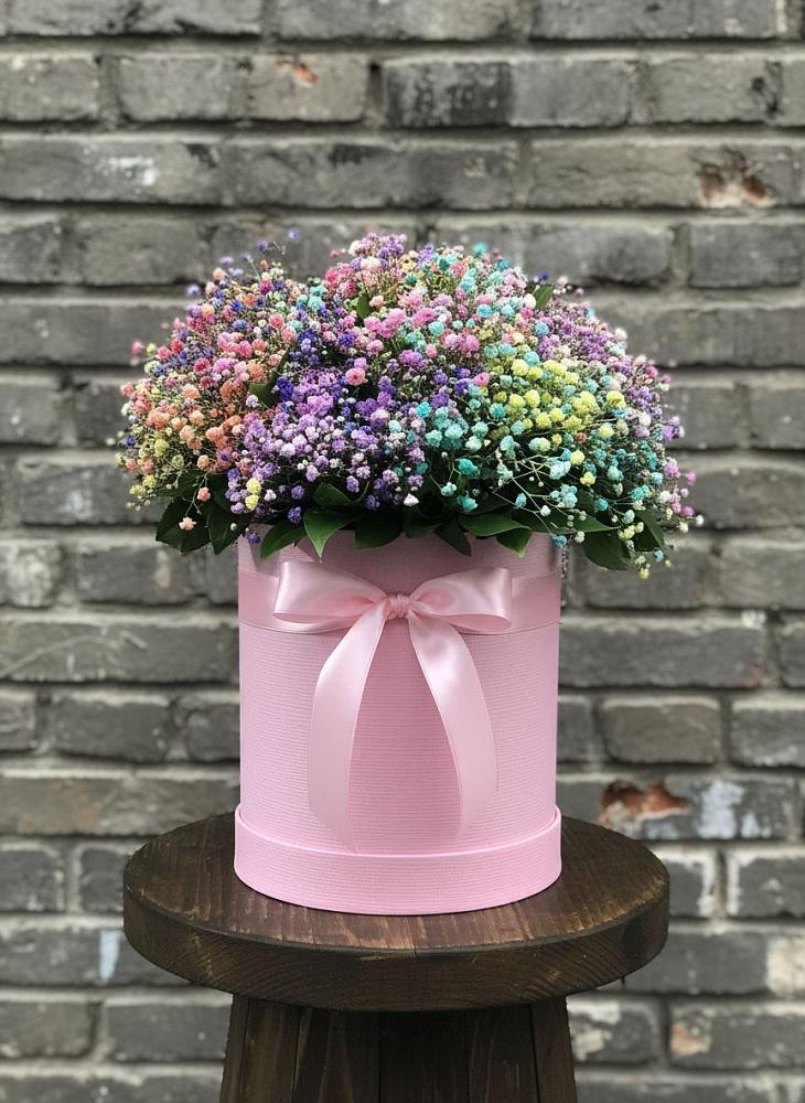 Цветочная композиция из Гипсофила и Розы в шляпной коробке в Камешково