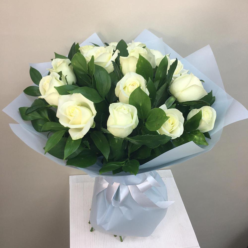 Букет 15 Белых роз Проуд в Камешково