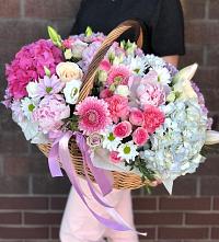 Композиция солнечный день в Камешково Цветочная композиция из Розы, Хризантемы, Пионы и Лизиантусы в корзине в Камешково