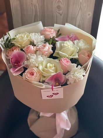Букет цветов из: Орхидеи, Розы и Гвоздики в Камешково