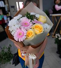 Букет цветов из:  Герберы, Розы и Хризантемы в Камешково