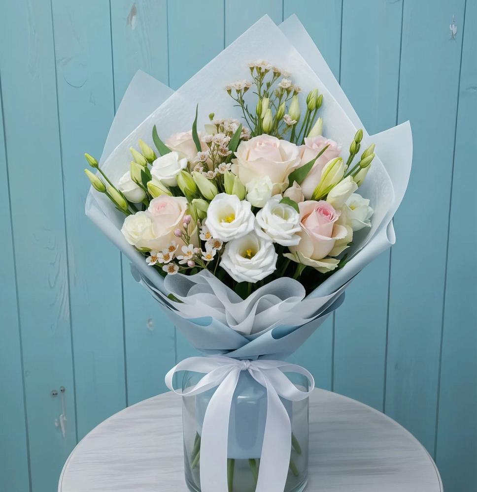 Букет цветов из: Розы и Лизиантусы в Камешково