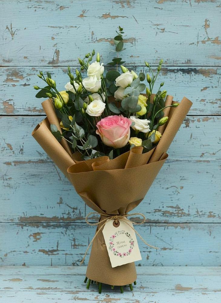 Букет цветов из: Розы и Лизиантусы в Камешково