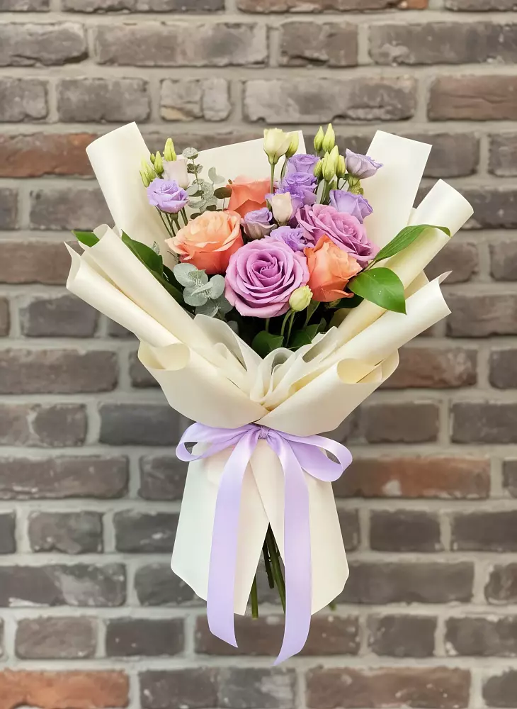 Букет цветов из: Лизиантусы и Розы в Камешково