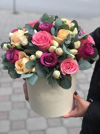 Цветочная композиция из Розы в шляпной коробке в Камешково