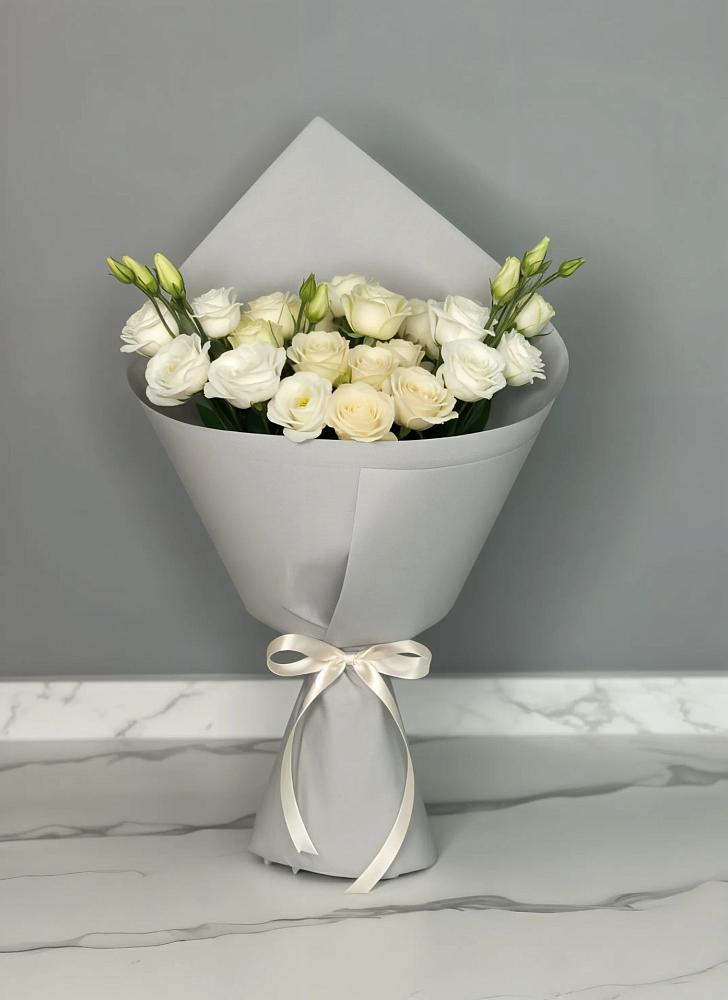 Букет цветов из: Розы и Лизиантусы в Камешково