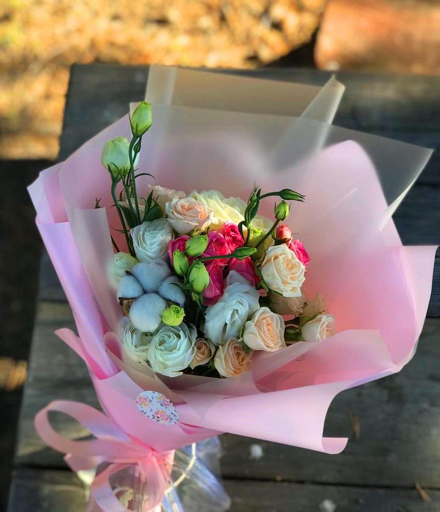 Букет цветов из: Розы и Лизиантусы в Камешково