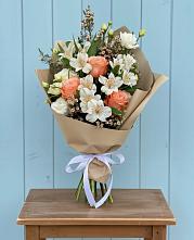 Букет цветов из:  Альстромерии, Лизиантусы, Розы и Хризантемы #REPLACE_PRED# Камешково