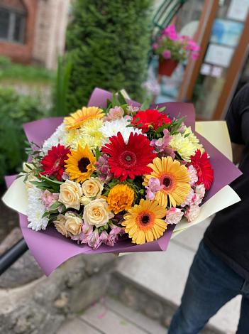 Букет цветов из: Герберы, Ромашки, Хризантемы, Розы и Подсолнухи в Камешково