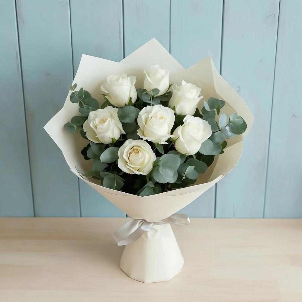 Букет Белые розы в Эвкалипте в Камешково