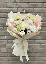 Букет цветов из:  Гвоздики, Розы, Лизиантусы и Хризантемы #REPLACE_PRED# Камешково