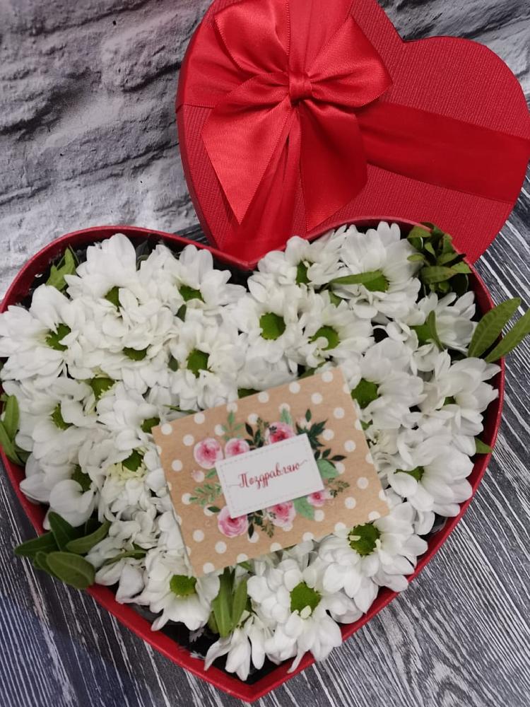 Цветочная композиция из Хризантемы в виде сердца в Камешково