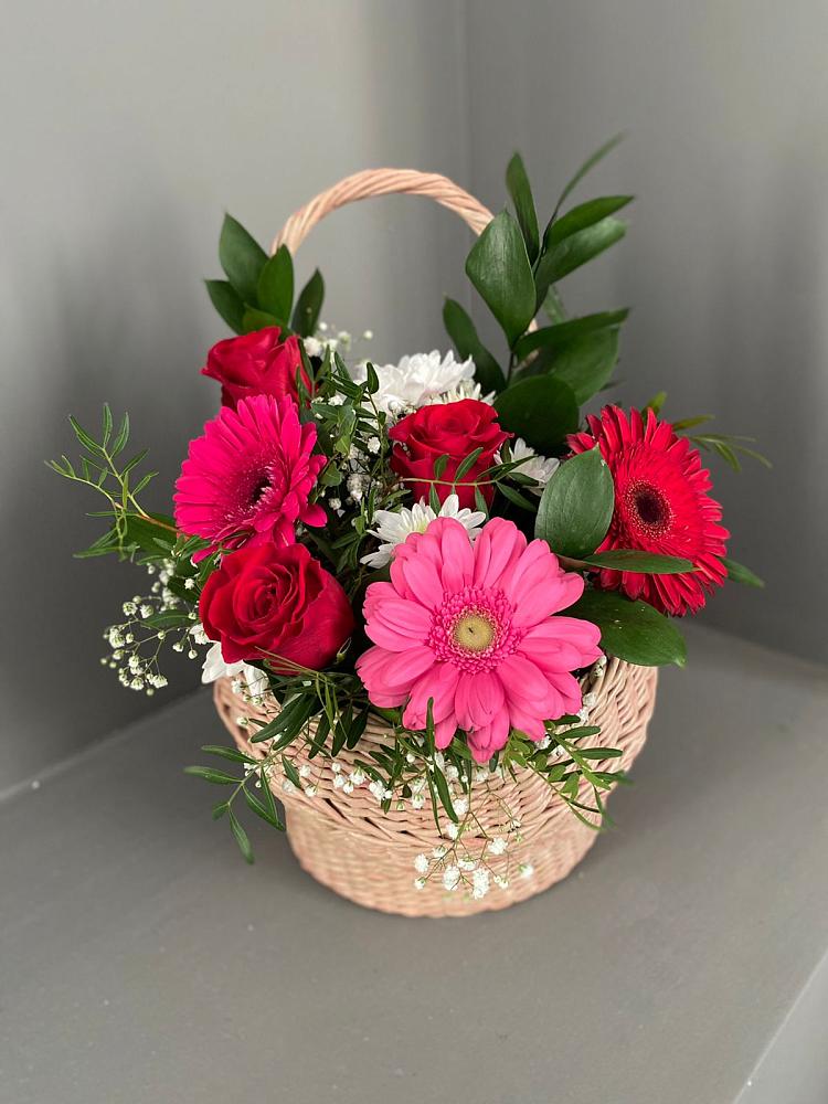 Цветочная композиция из Розы, Хризантемы и Герберы в корзине в Камешково