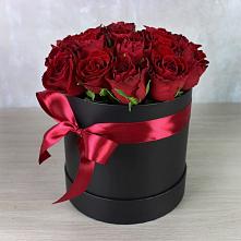 Цветочная композиция из Розы в шляпной коробке в Камешково
