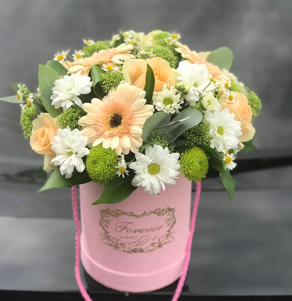 Цветочная композиция из Розы, Герберы и Хризантемы в шляпной коробке в Камешково