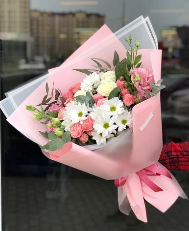 Букет цветов из: Розы, Лизиантусы и Хризантемы в Камешково