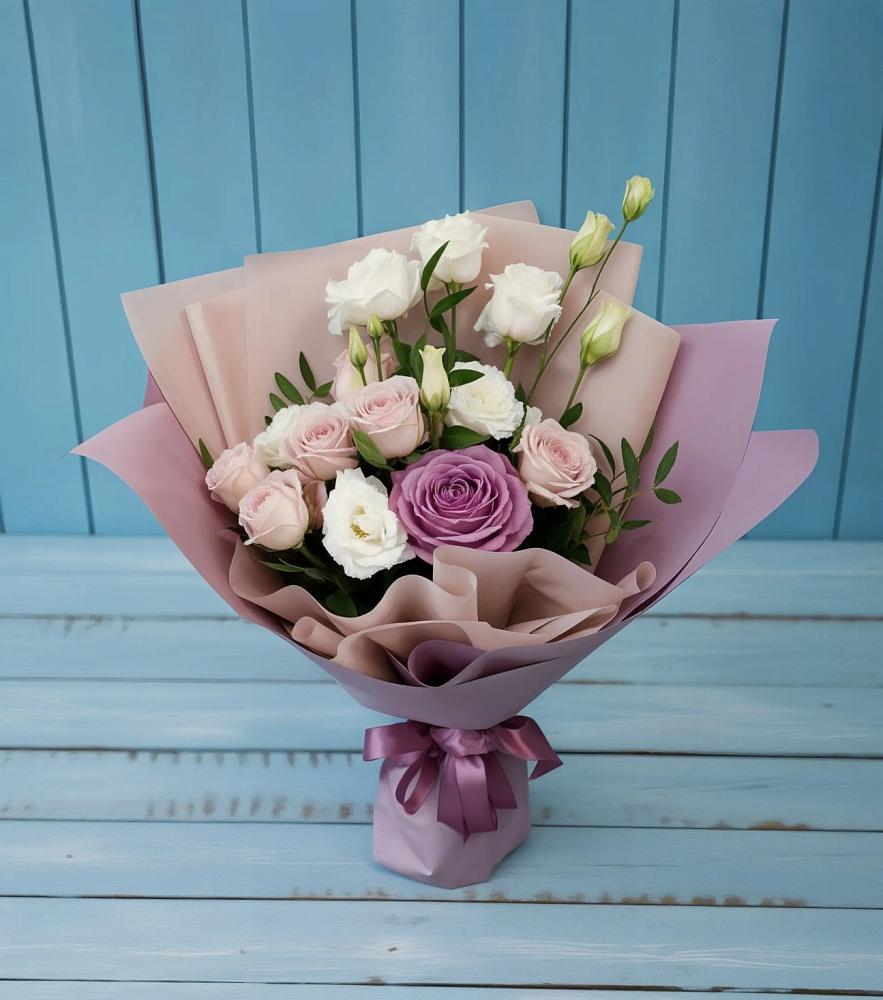 Букет цветов из: Розы и Лизиантусы в Камешково